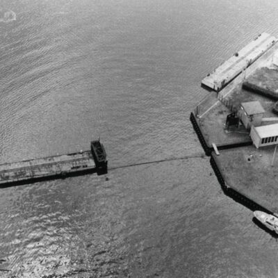 S/W Luftaufnahme auf die Bertini-Enge: Der 1976 errichtete Postenturm steht heute unter Denkmalschutz (undatiert) - Foto: BStU, MfS HA III Fo 263 Bild 16