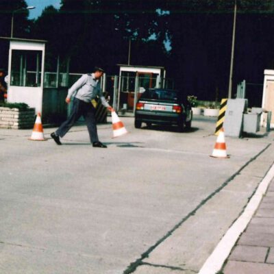 Abfertigung des Botschaftsmitarbeiters am Grenzübergang - Foto: Privatbesitz