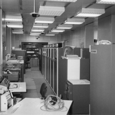 S/W Aufnahme eines Großbüroraumes: Das Rechenzentrum war für Projektierung, Statistik und Programmierung von Groß- und Bürocomputern zuständig (1974) - Foto: Archiv IVP