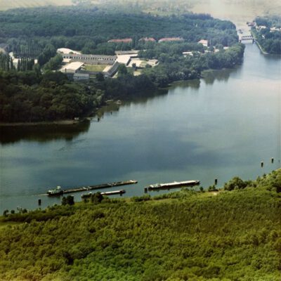 Auf der Sacrower Seite wurden die in die DDR einfahrenden Schiffe kontrolliert. Sie warteten an einem der zahlreichen Dalben auf ihre Abfertigung - Foto: BStU, MfS HA II Fo 0810 Bild 11